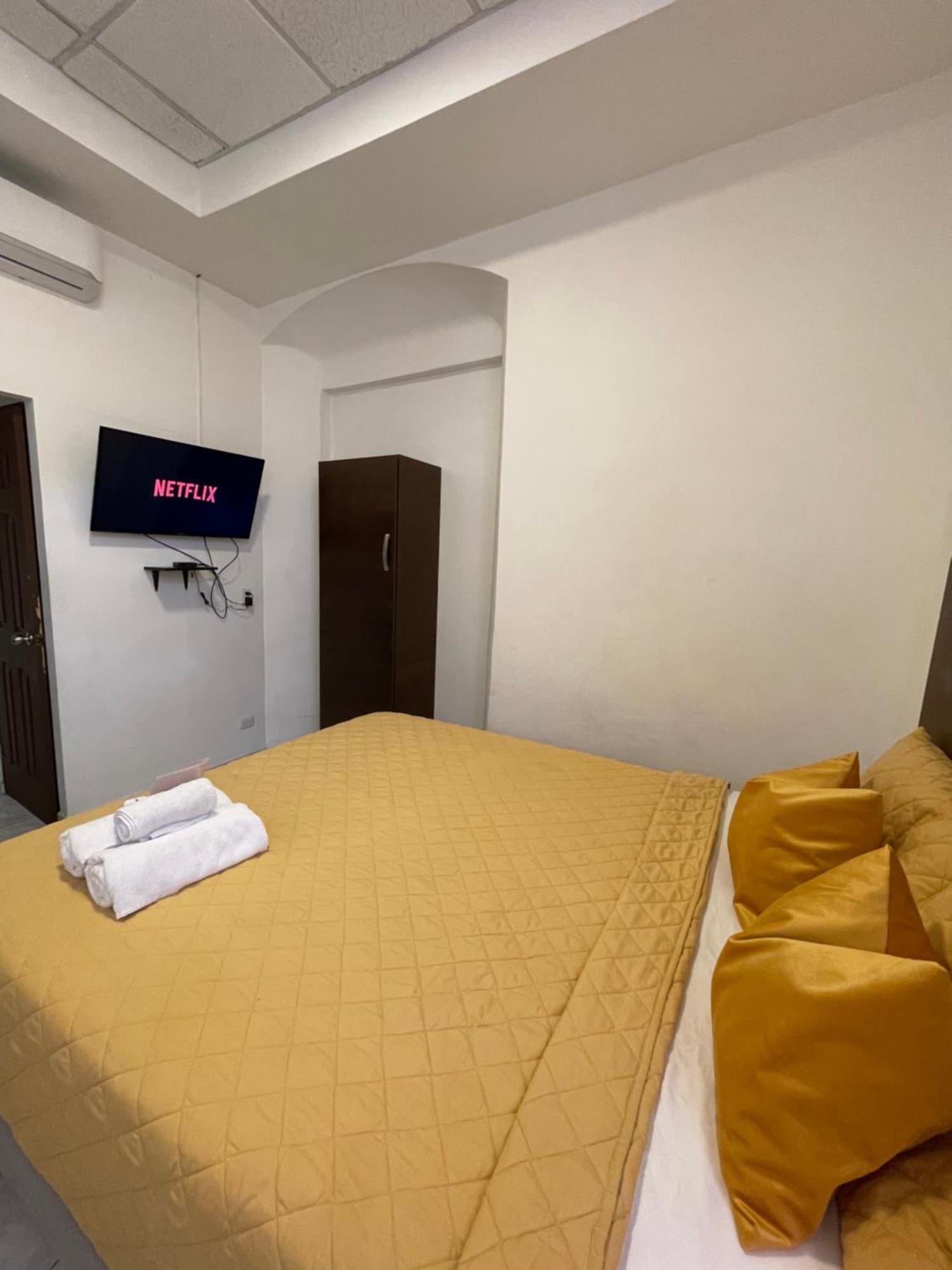 Hotel Y Cafe Ixmati Сучитото Экстерьер фото